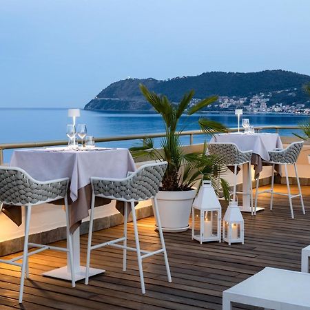 Grand Hotel Spiaggia อาลัสซิโอ ภายนอก รูปภาพ