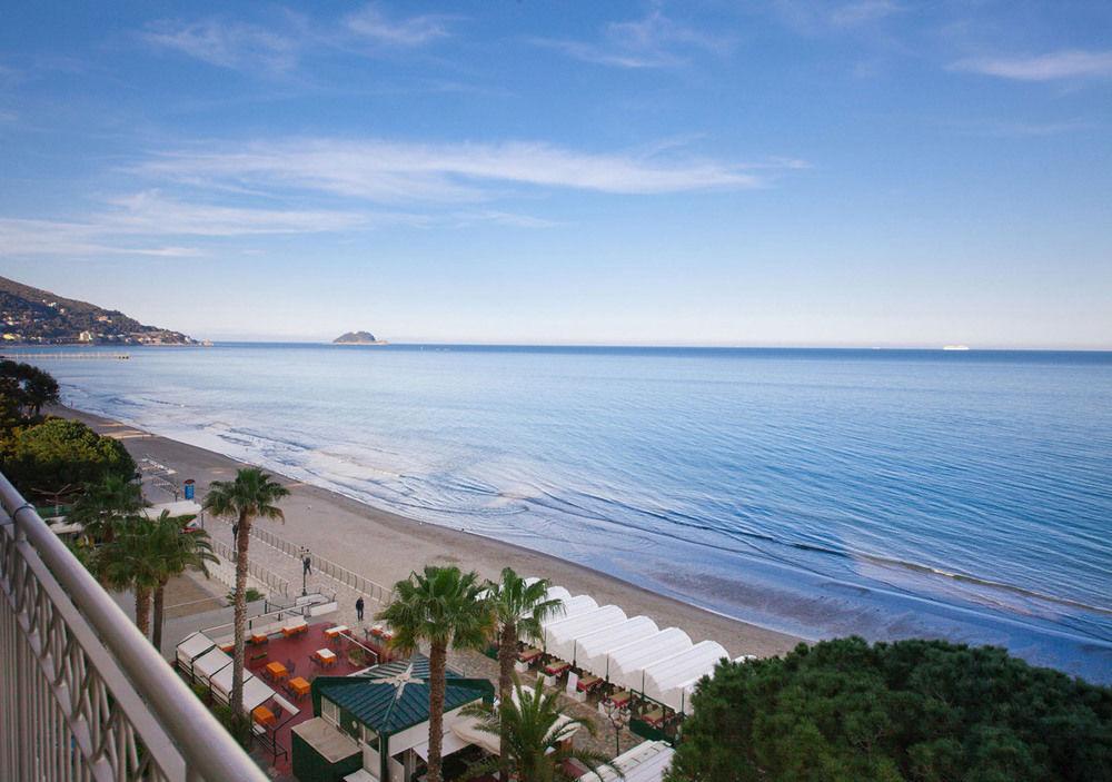 Grand Hotel Spiaggia อาลัสซิโอ ภายนอก รูปภาพ