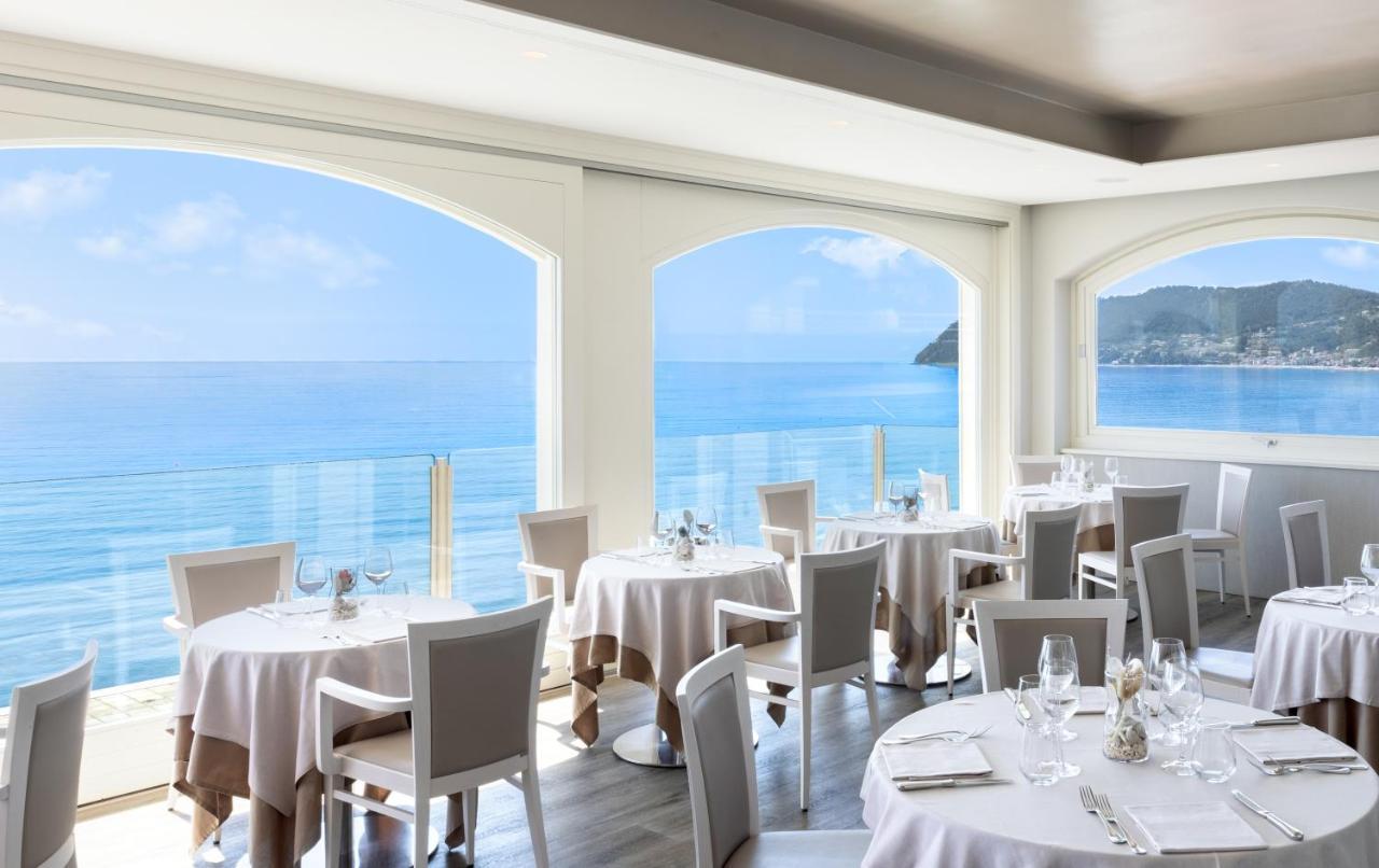 Grand Hotel Spiaggia อาลัสซิโอ ภายนอก รูปภาพ