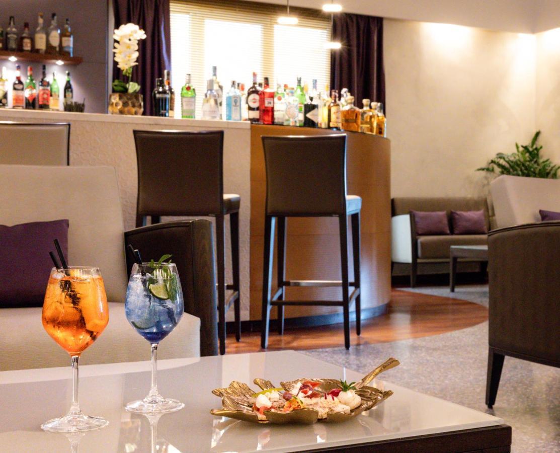 Grand Hotel Spiaggia อาลัสซิโอ ภายนอก รูปภาพ