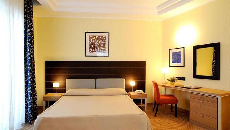Grand Hotel Spiaggia อาลัสซิโอ ภายนอก รูปภาพ
