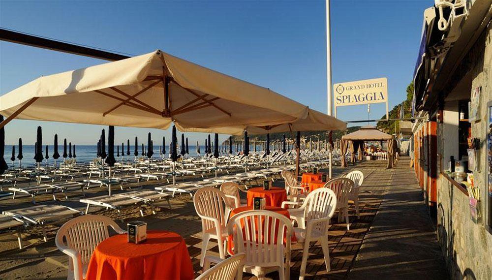 Grand Hotel Spiaggia อาลัสซิโอ ภายนอก รูปภาพ