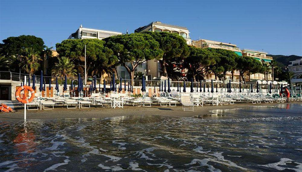 Grand Hotel Spiaggia อาลัสซิโอ ภายนอก รูปภาพ