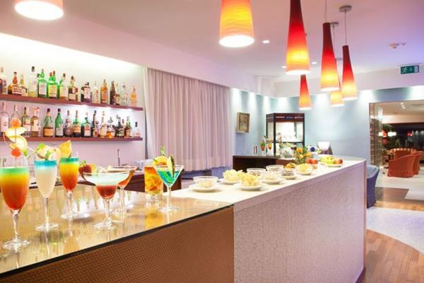 Grand Hotel Spiaggia อาลัสซิโอ ภายนอก รูปภาพ