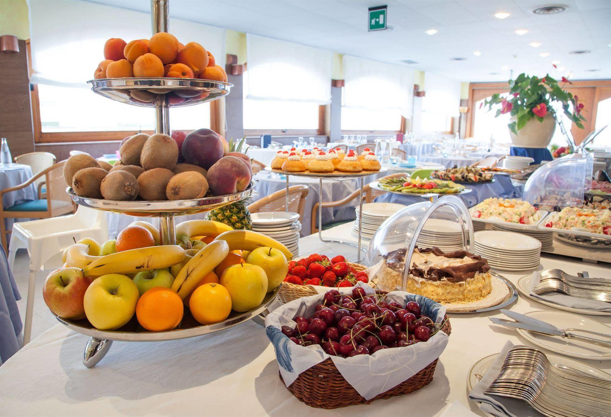 Grand Hotel Spiaggia อาลัสซิโอ ภายนอก รูปภาพ
